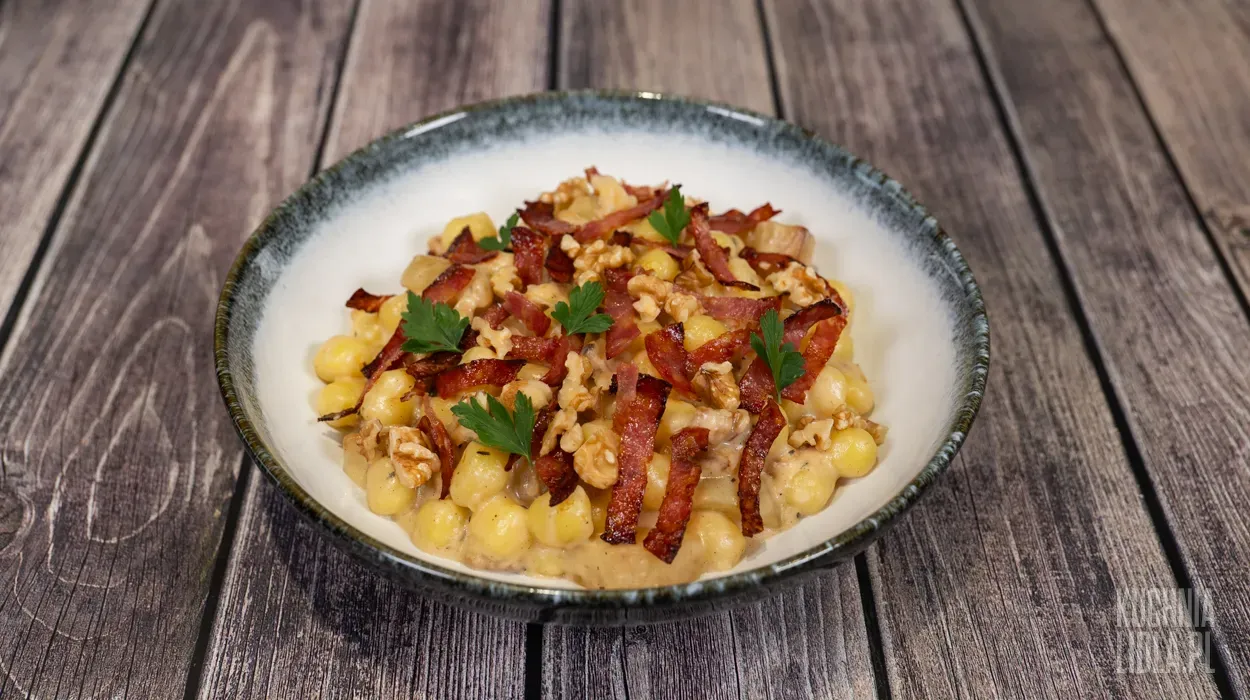 Gnocchi z serem camembert i gruszką
